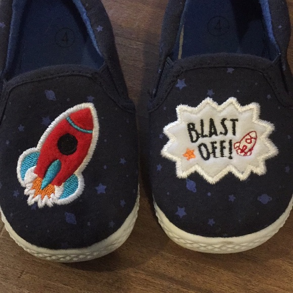 Size 4 Rocket Shoes - Picture 2 of 4